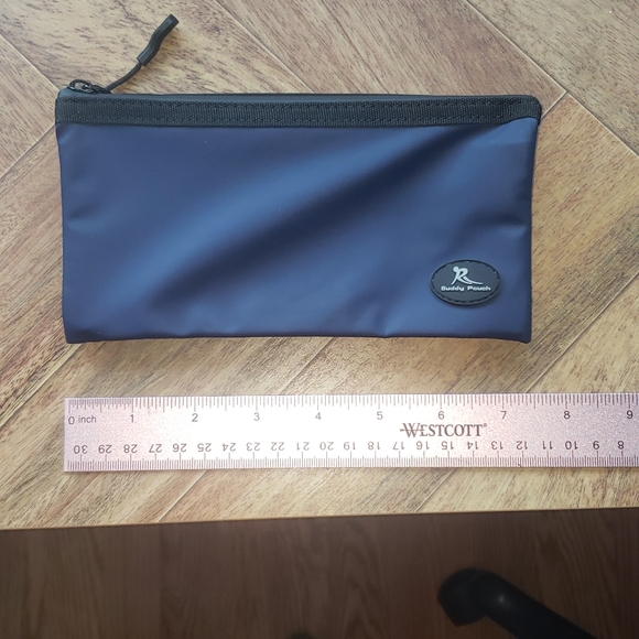Buddy Pouch - Picture 7 of 7